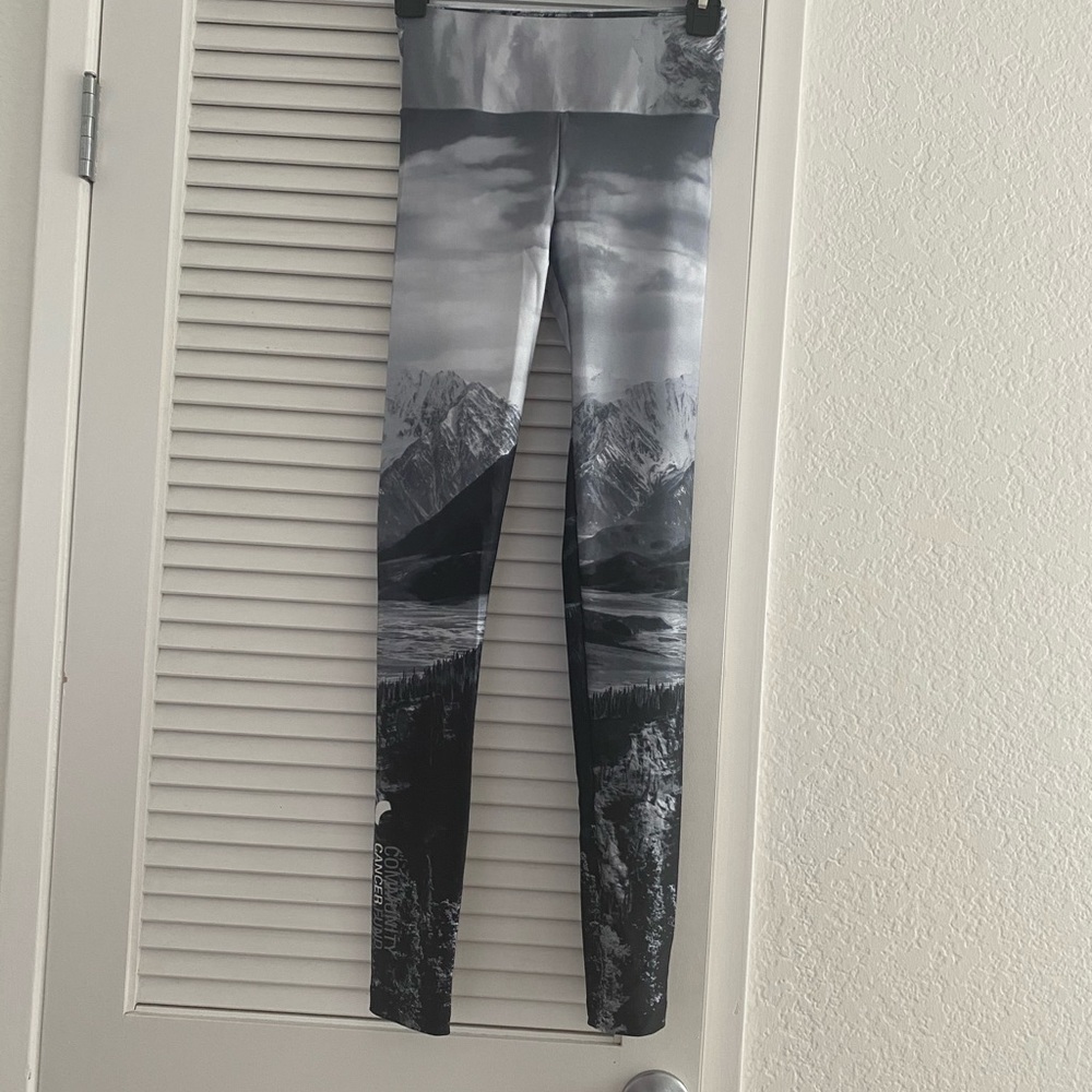 Never worn. Goldsheep Black and White Legging. XS. Full length.